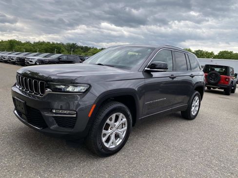 Used 2023 Jeep Grand Cherokee Limited AWD/4WD image 9