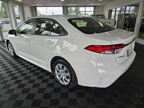 Used 2026 Toyota Corolla LE FWD image 5
