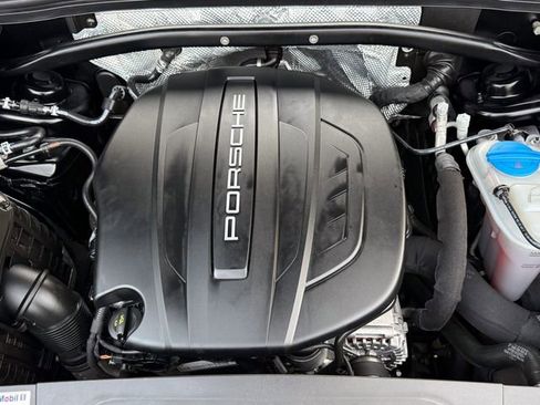 Used 2017 Porsche Macan AWD/4WD image 30