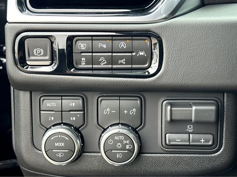 New 2026 GMC Yukon Denali w/ Sun & Power Step Package image 11