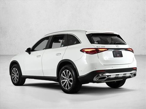 Certified 2025 Mercedes-Benz GLC 300 4MATIC image 8