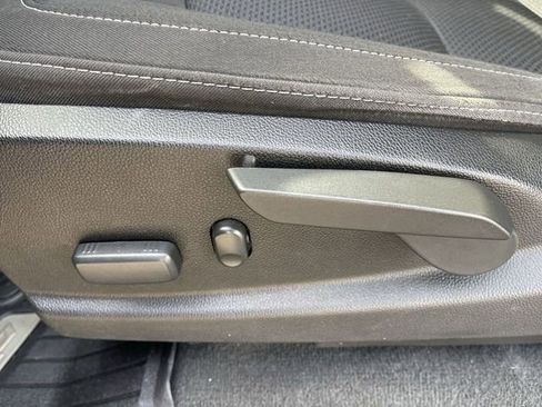 Used 2021 Chevrolet Colorado LT w/ LT Convenience Package image 12