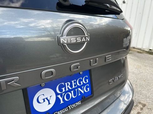 Used 2024 Nissan Rogue SV image 12