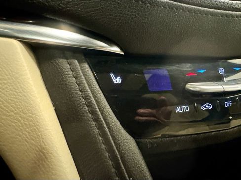 Used 2018 Cadillac XT5 Luxury w/ Driver Awareness Package image 24