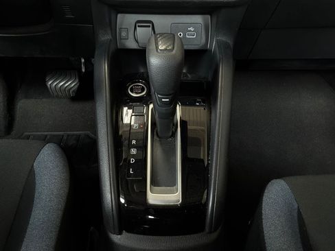 Used 2025 Nissan Versa SV FWD image 21