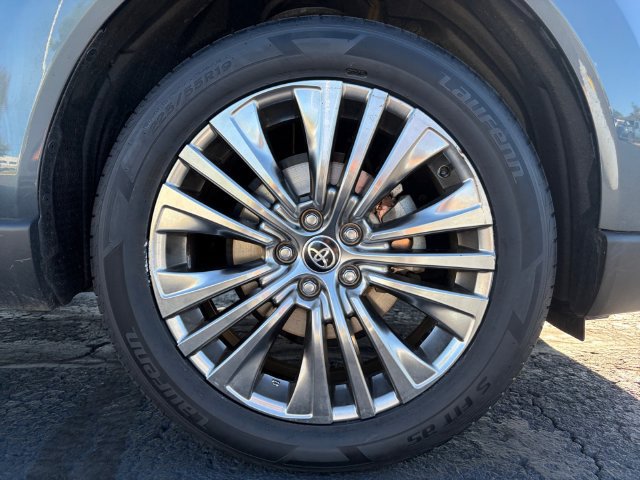 Certified 2023 Toyota Venza Limited AWD/4WD image 26