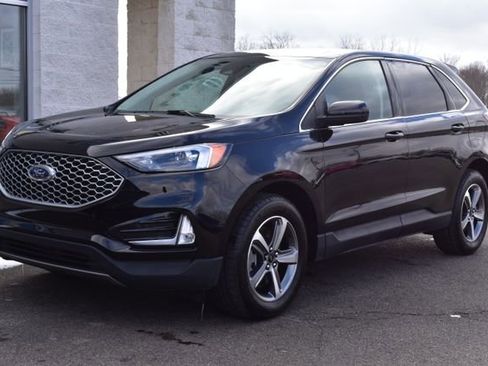 Used 2024 Ford Edge SEL w/ Convenience Package image 9