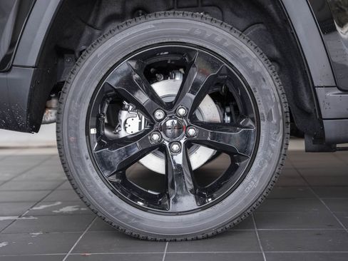 New 2025 Jeep Grand Cherokee Altitude w/ Trailer Tow Package image 17