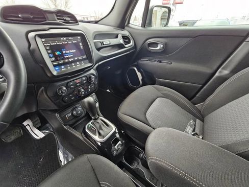 Used 2021 Jeep Renegade Latitude w/ Luxury Group II image 18