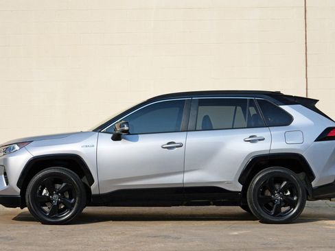 Used 2019 Toyota RAV4 XSE w/ XSE Weather Package AWD/4WD image 8