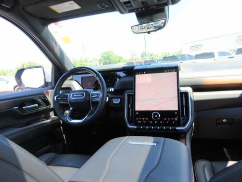 Certified 2025 GMC Yukon XL Denali w/ Denali Reserve Package AWD/4WD image 30