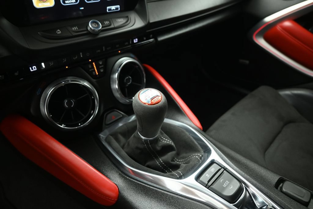 Used 2018 Chevrolet Camaro SS RWD image 15