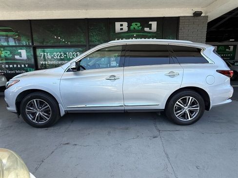 Used 2019 INFINITI QX60 Luxe w/ Essential Package FWD image 4
