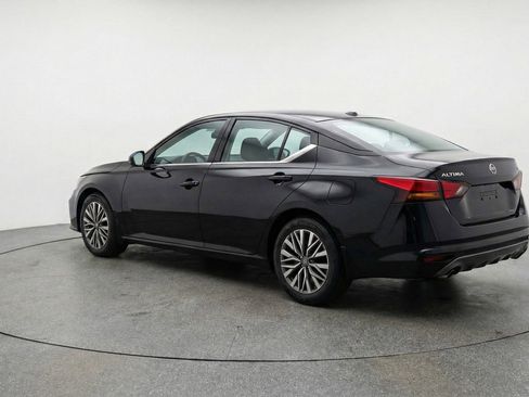 Used 2025 Nissan Altima 2.5 SV image 6