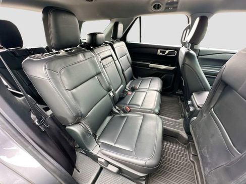 Used 2022 Ford Explorer XLT w/ Equipment Group 202A AWD/4WD image 29