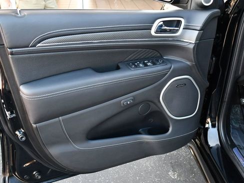 Used 2018 Jeep Grand Cherokee SRT AWD/4WD image 38
