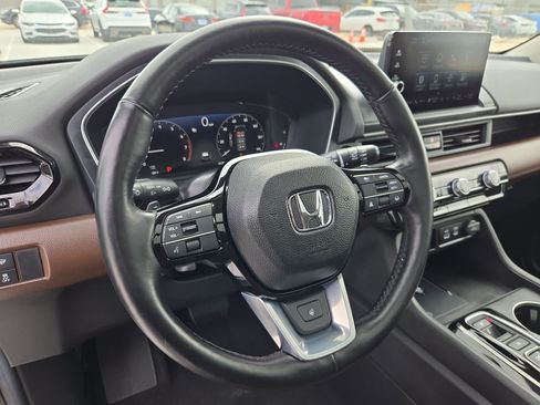 Used 2024 Honda Pilot Elite image 13