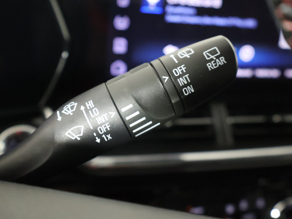 Used 2025 Chevrolet Trax RS FWD image 38