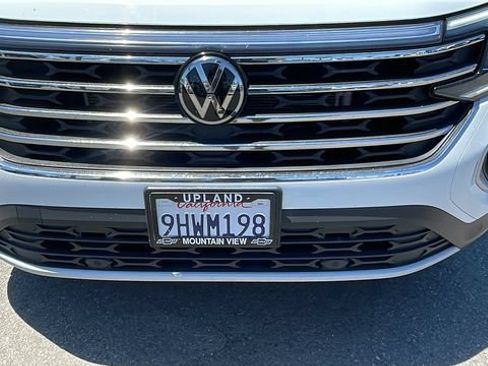 Used 2024 Volkswagen Atlas SE w/ Black Wheel Package FWD image 9