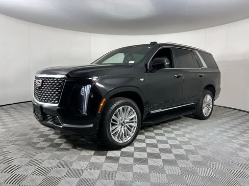 Used 2025 Cadillac Escalade Premium Luxury image 4
