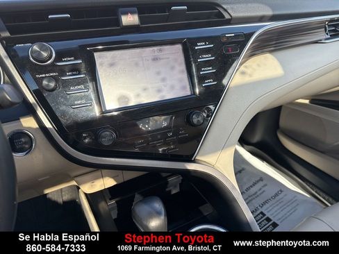 Used 2018 Toyota Camry XLE image 19