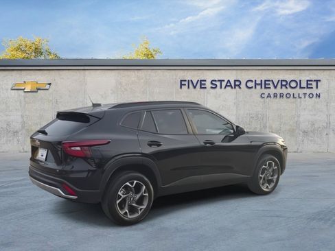 Used 2024 Chevrolet Trax LT image 8