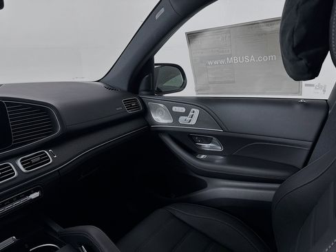 New 2026 Mercedes-Benz GLS 580 4MATIC image 26