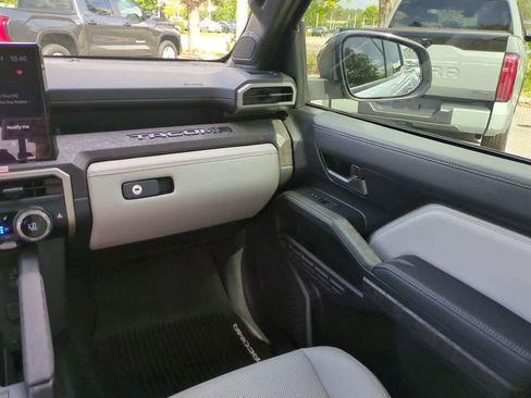 Used 2025 Toyota Tacoma Limited AWD/4WD image 16