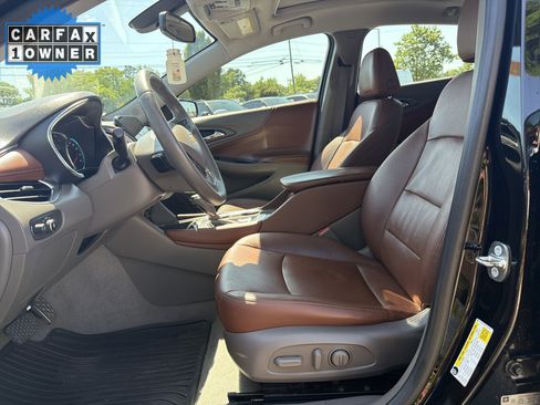 Used 2017 Chevrolet Malibu LT w/ Leather Package FWD image 16
