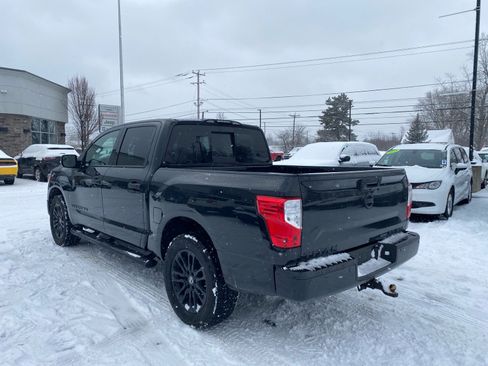 Used 2019 Nissan Titan SV w/ SV Convenience Package AWD/4WD image 3