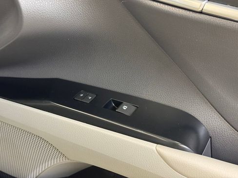 Used 2019 Toyota Camry SE w/ Convenience Package FWD image 31