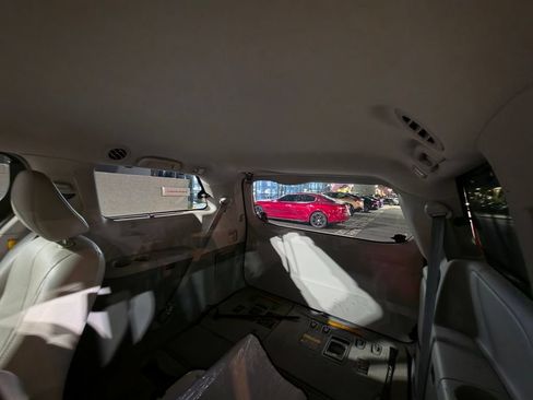 Used 2013 Toyota Sienna XLE FWD image 10