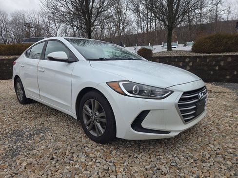 Used 2017 Hyundai Elantra SE image 12