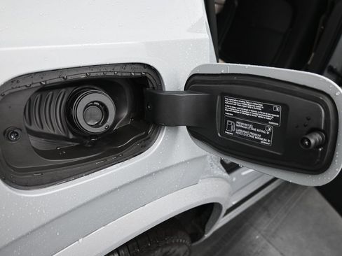 New 2026 Volvo XC90 B6 Plus w/ Protection Package Premier AWD/4WD image 18
