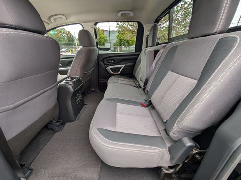 Used 2021 Nissan Titan SV w/ SV Convenience Package RWD image 17