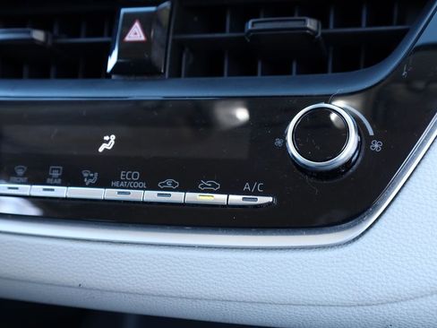 Used 2022 Toyota Corolla LE image 13