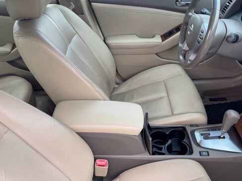 Used 2008 Nissan Altima 3.5 SE w/ Technology Pkg image 12