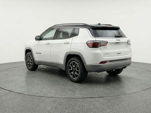 Used 2025 Jeep Compass Trailhawk AWD/4WD image 6