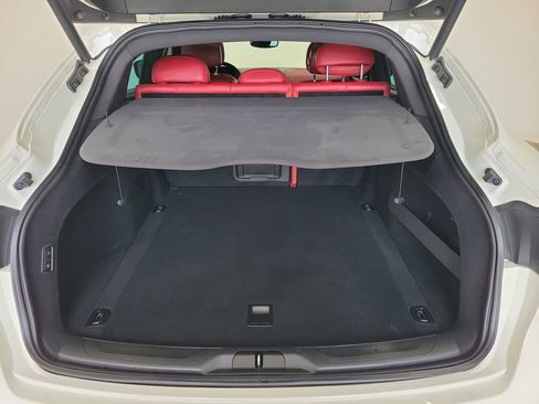 Used 2020 Maserati Levante image 11