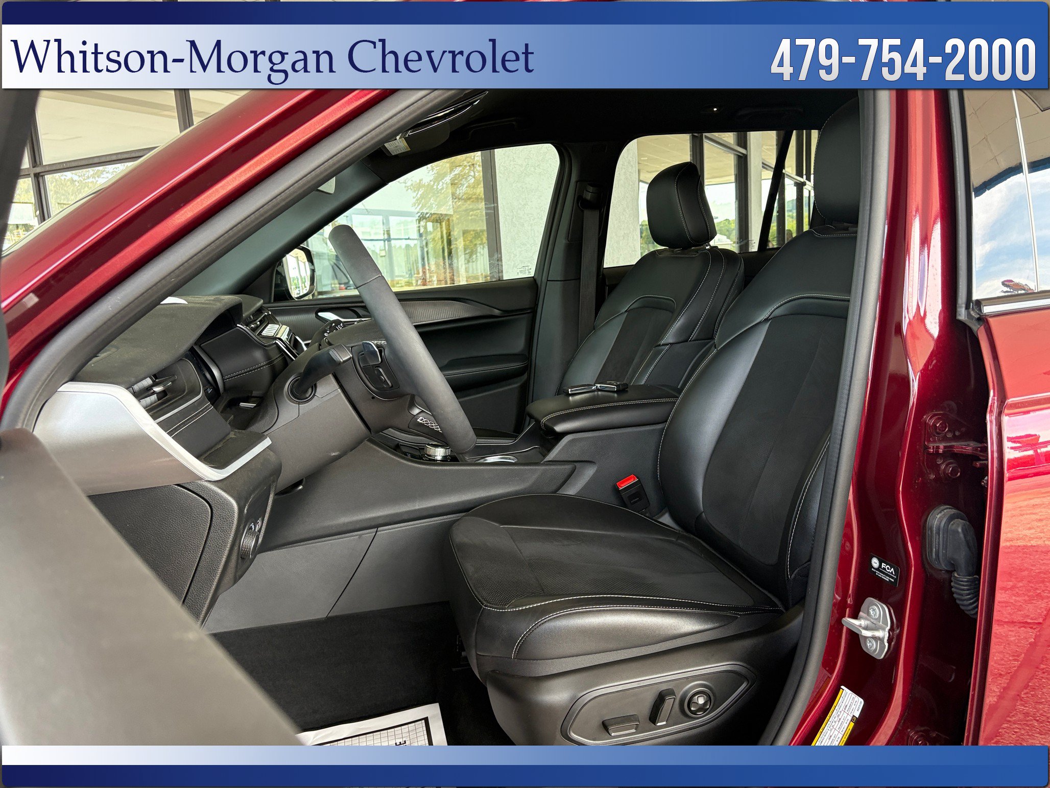 Used 2025 Jeep Grand Cherokee Altitude AWD/4WD image 9