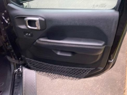 Used 2018 Jeep Wrangler Unlimited Sahara AWD/4WD image 38