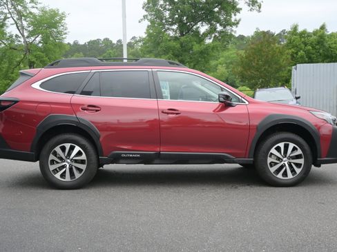 Certified 2025 Subaru Outback Premium AWD/4WD image 10