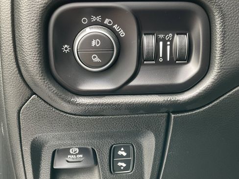 Used 2019 RAM 1500 Laramie AWD/4WD image 29