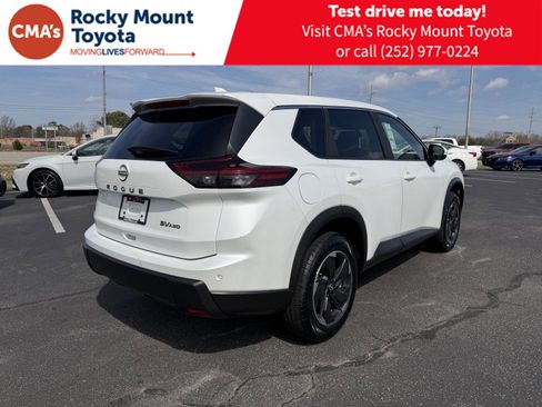 Used 2024 Nissan Rogue SV image 7