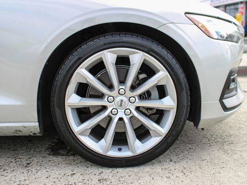 Used 2020 Volvo V60 T5 Momentum w/ Protection Package Premier image 11