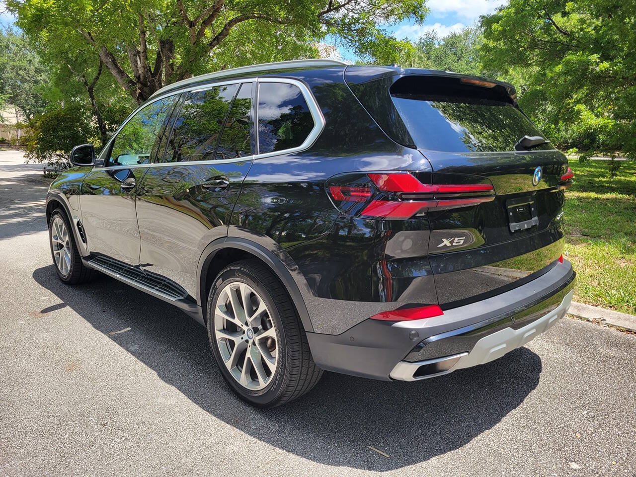 Used 2025 BMW X5 xDrive50e AWD/4WD image 5