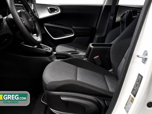 Used 2025 Kia Soul LX FWD image 8
