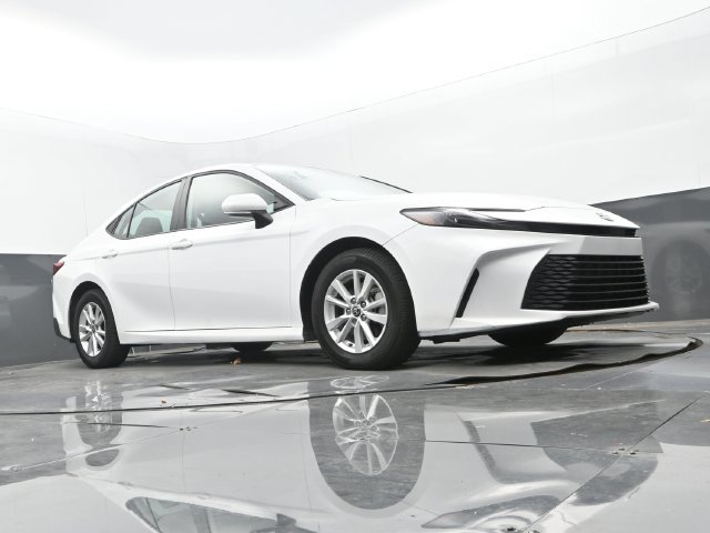 Used 2025 Toyota Camry LE w/ Convenience Package FWD image 9