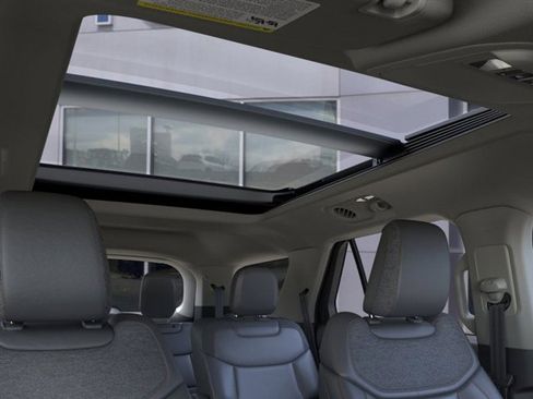 New 2025 Ford Explorer Active w/ Active Comfort Package image 22