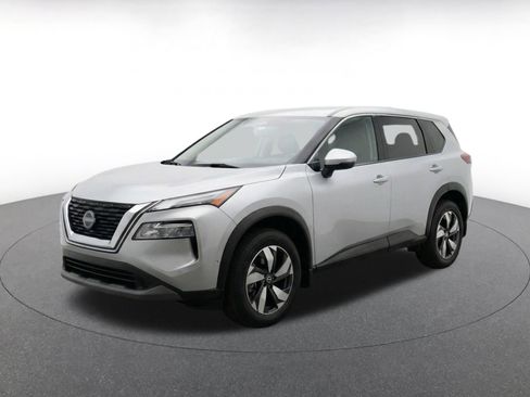 Used 2025 Nissan Rogue SV AWD/4WD image 3